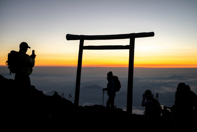 Japan to trial group tours in move to ease Covid border rules