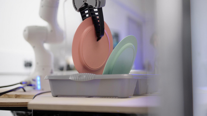 This robot can do the dishes (without breaking anything)