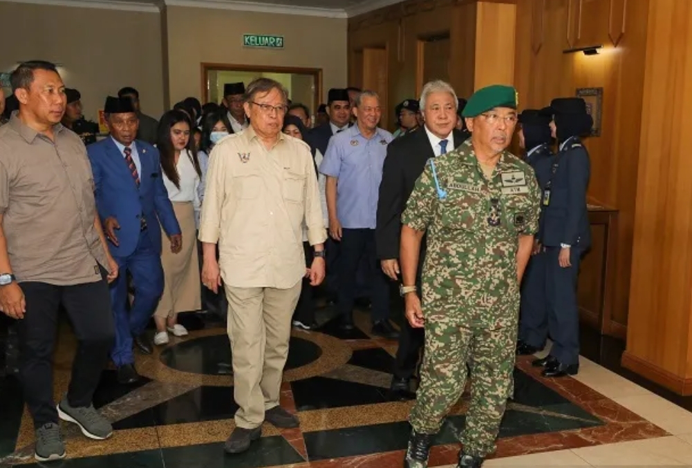 The King said his tour of the Pan Borneo Highway routes in Sabah and Sarawak since September 3 has been very useful. It had allowed him to see for himself the ground conditions of the regions where the highway passes through. – State Public Communications Unit pic, September 14, 2023