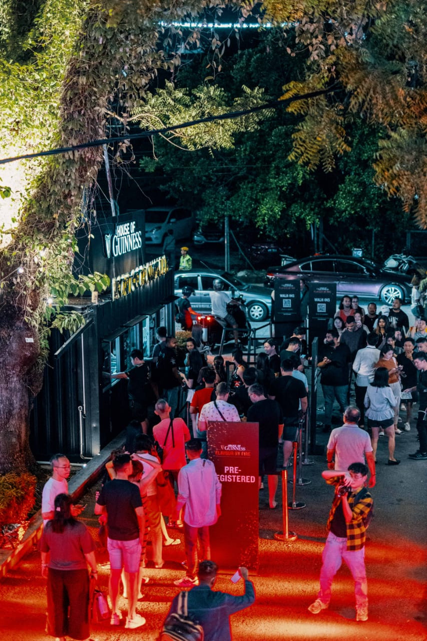 The crowd converging at the entrance to Fort Cornwallis. – Pic courtesy of Sambal Lab Sdn Bhd