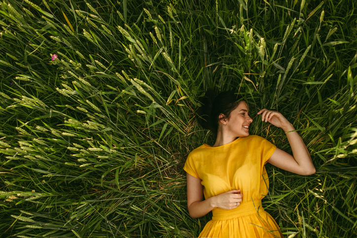 ‘Lemon Girl’ aesthetic: a sparkling, fresh look inspired by Mediterranean style