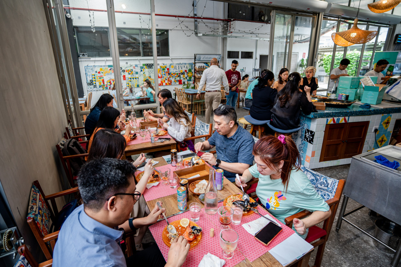 Guests sampling some of the dishes on offer from Freshable and Olivia Deli at an event at the restaurant in APW Bangsar. – Pic courtesy of Freshable
