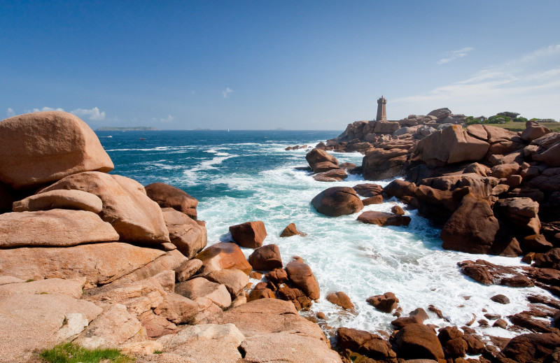 From relaxation to sleep, the seaside is awash with health benefits