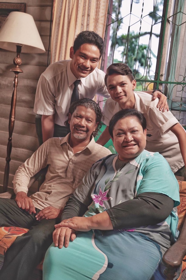 The film stars the late great actor Adibah Noor (front right) alongside Nam Ron, Dhiya Ariffin and Deen Aryff. – Pic courtesy of Prime Video