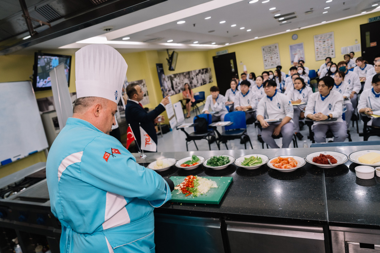 Chef Turgay Gündodu demonstrating the dishes to the Le Cordon Bleu Malaysia students. – Pic courtesy of Turkiye Embassy