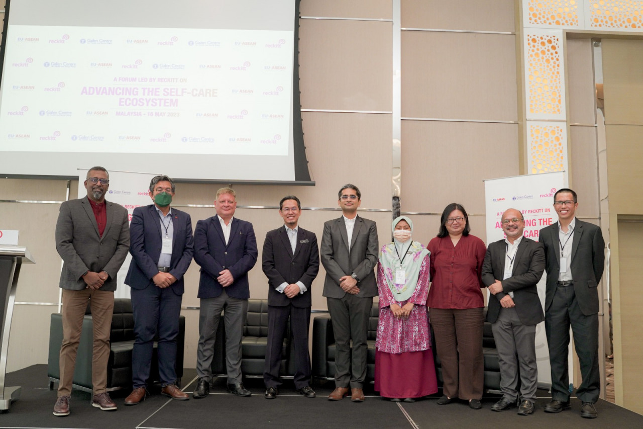 The panellists at the Advancing the Self-care Ecosystem forum (from left) Manvir; Azrul; Chris Humphrey, executive director, EU-ASEAN Business Council; Dr Muhammed Anis Abd Wahab, deputy director for National Health Financing (NHF) Section, Planning Division, Ministry of Health; Sumeet Kalra, finance director, Malaysia, Singapore & Vietnam, Reckitt; Norhaliza Halim, senior director of Pharmaceutical Services, Pharmaceutical Services Division; Tan Shiow Chin, editor, StarHealth; Ali, and Dr Lam. – Pic courtesy of Reckitt