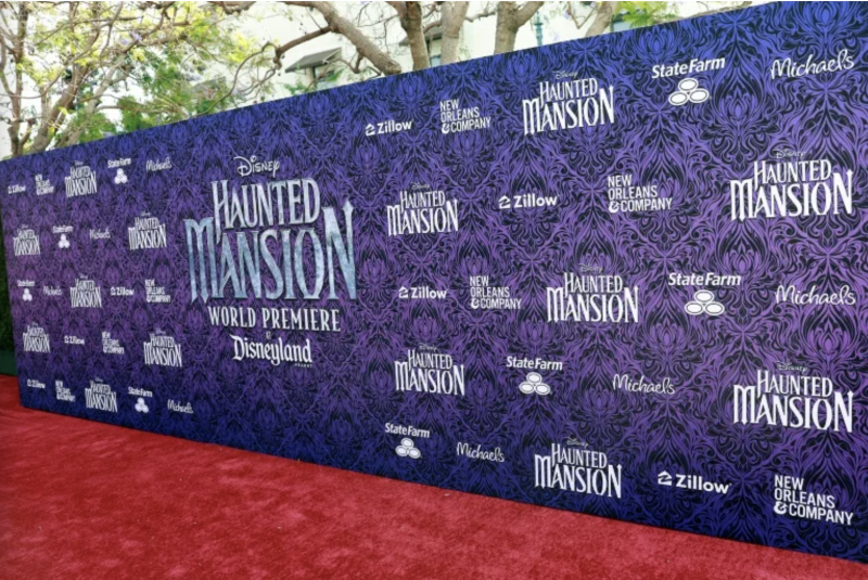 ‘Haunted Mansion’, a premiere without stars as strike bites