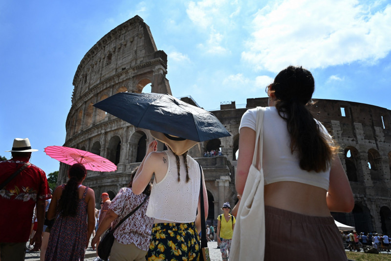 Scorching heatwave threatens to break top temperatures