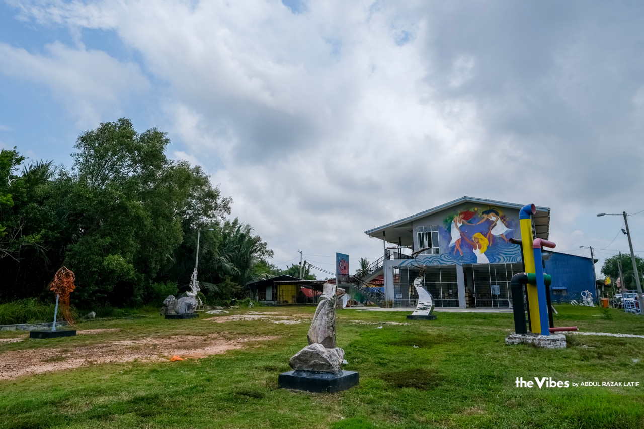 The committee members of Sasaran Art Association told The Vibes that they would like to develop this art park as an Instagrammable spot, but the Kuala Selangor City Council (MDKS) is not paying enough attention to their idea. – ABDUL RAZAK LATIF/The Vibes