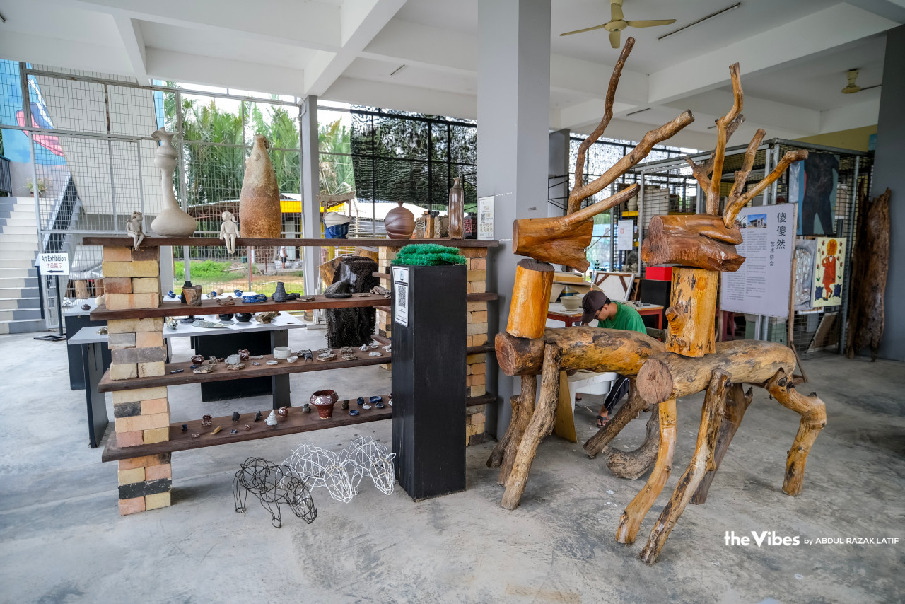 Sasaran Art Association makes art sculptures from metal, ceramics, and wood. – ABDUL RAZAK LATIF/The Vibes