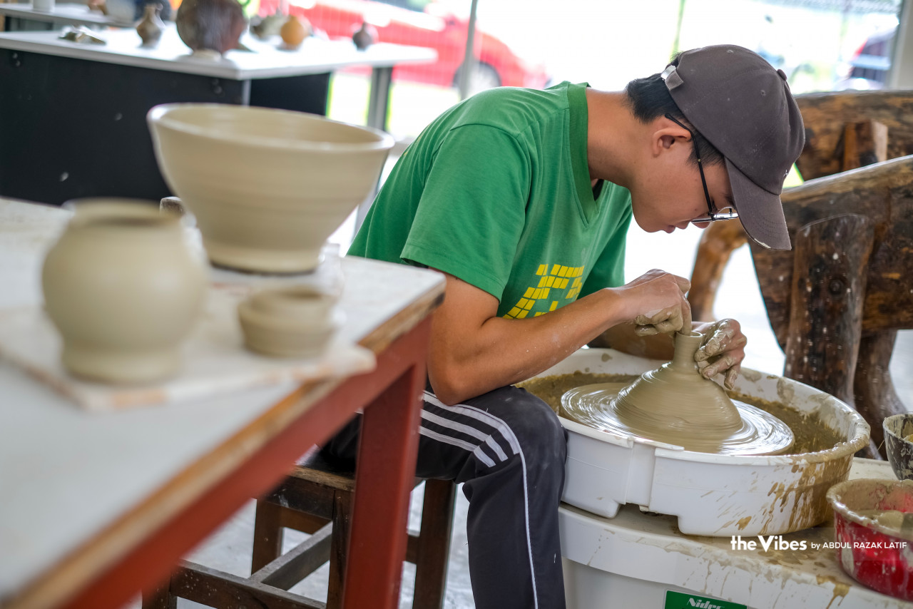 Ng Chaw Tong, the son of Ng Bee (the founder), did his major in ceramics arts at Taiwan’s Tainan National University of the Arts and will conduct ceramic art workshops soon. – ABDUL RAZAK LATIF/The Vibes