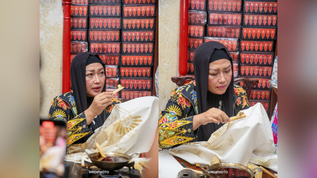 Ethys Mayoshi demonstrating the use of a canting, or spouted container used to hold melted wax. – Pic courtesy of Verdi/Jakarta Office of Tourism and Creative Economy