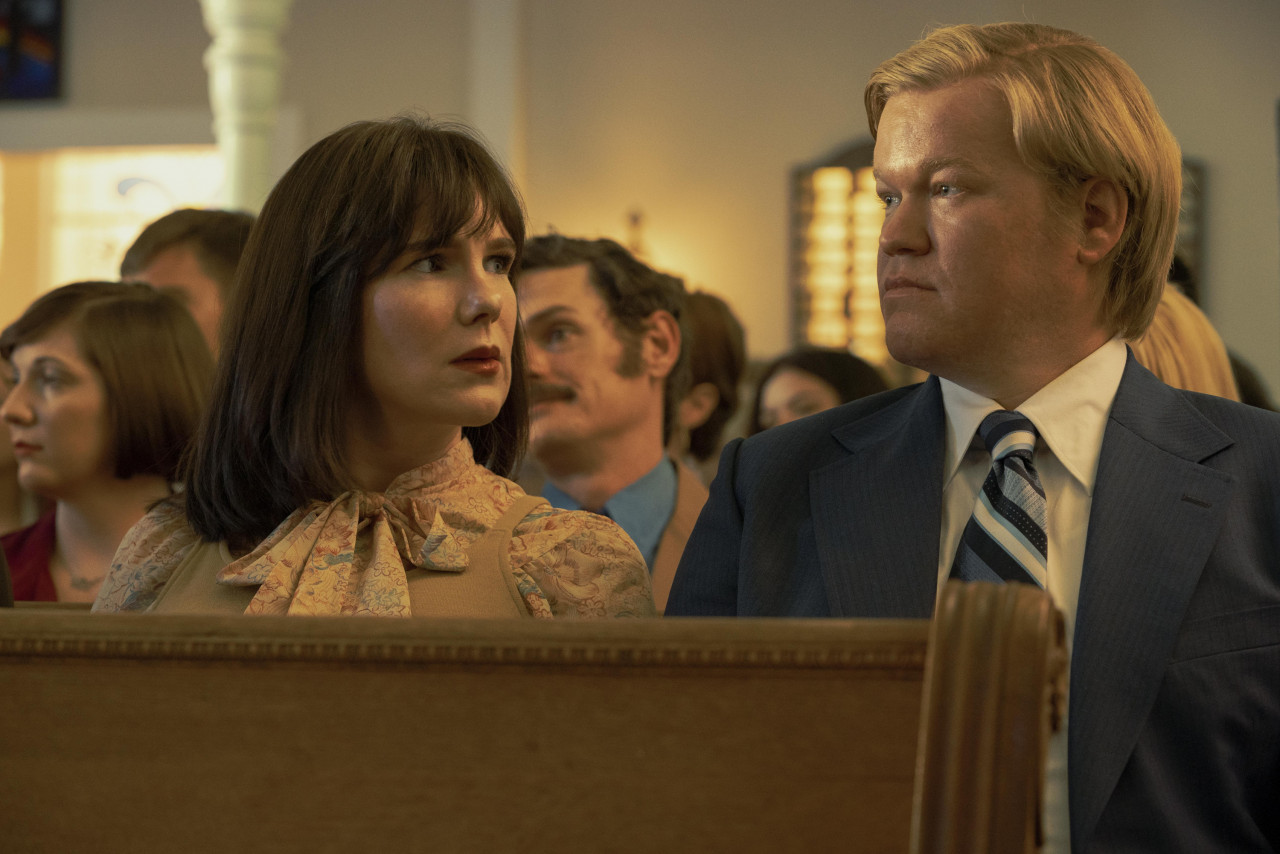 Though Olsen is the protagonist of the series, Love & Death spends enough time on the relationship between Betty (Rabe) and Allan (Plemons) that they come off as real people, flaws and all. – Pic courtesy of HBO Go