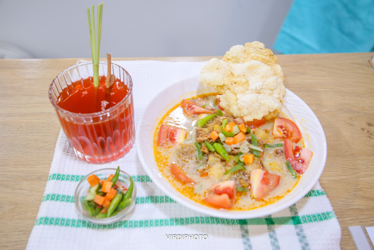 Soto Betawi, a hearty beef stew simmered in coconut milk along with traditional Bir Pletok. – Pic courtesy of Verdi/Jakarta Office of Tourism and Creative Economy