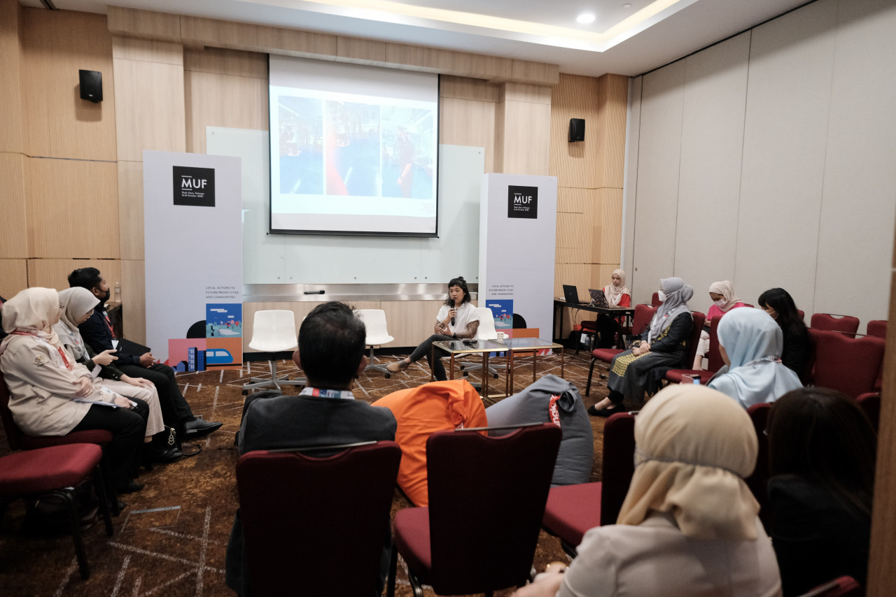 Leong delivering a keynote speech on Experience being Autistic and Our Built Environment at the Malaysian Urban Forum 2022. – Pic courtesy of Beatrice Leong