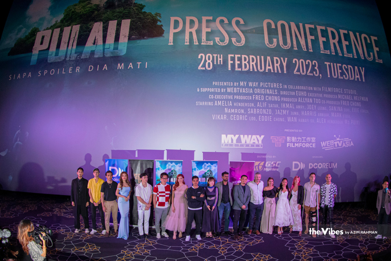The cast and crew during Pulau's premiere yesterday. – AZIM RAHMAN/The Vibes pic