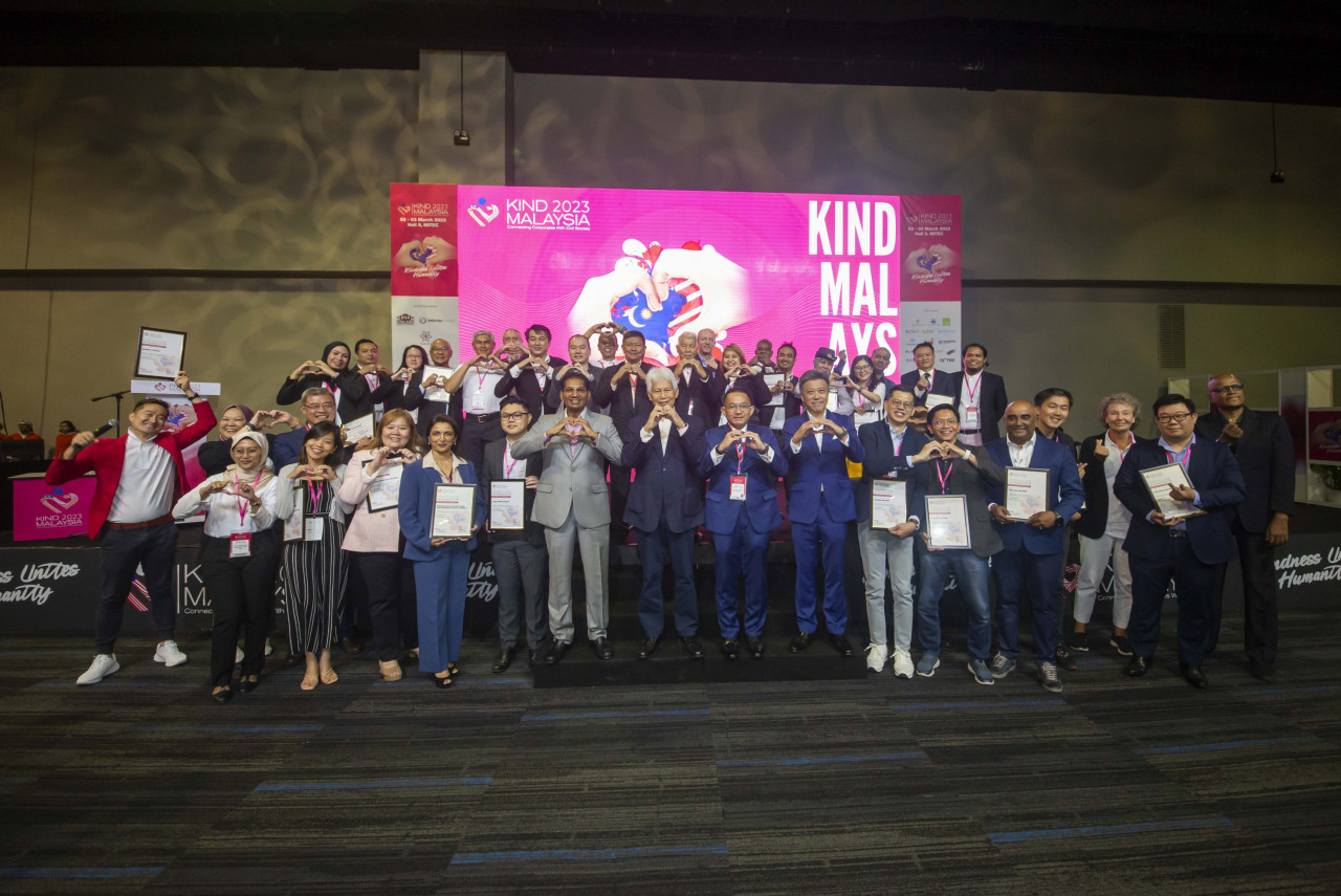 The advocates of kindness comprising Kind Malaysia’s advisory board, organisers and CSR partners. – Pic courtesy of Kind Malaysia