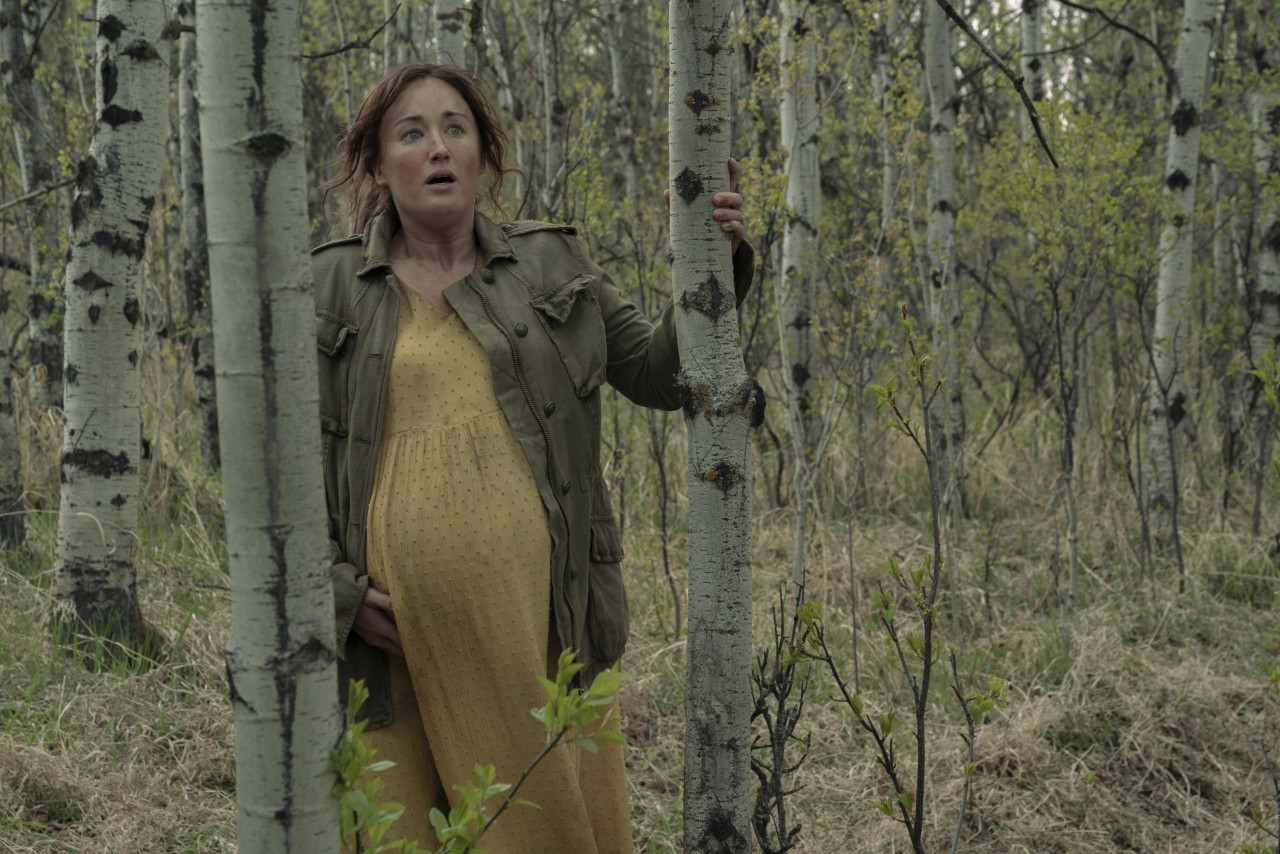 Ashley Johnson brought Ellie to life in both The Last of Us video games. Having her play Ellie’s mother is a meta stroke of genius. – Pic courtesy of Warner Bros