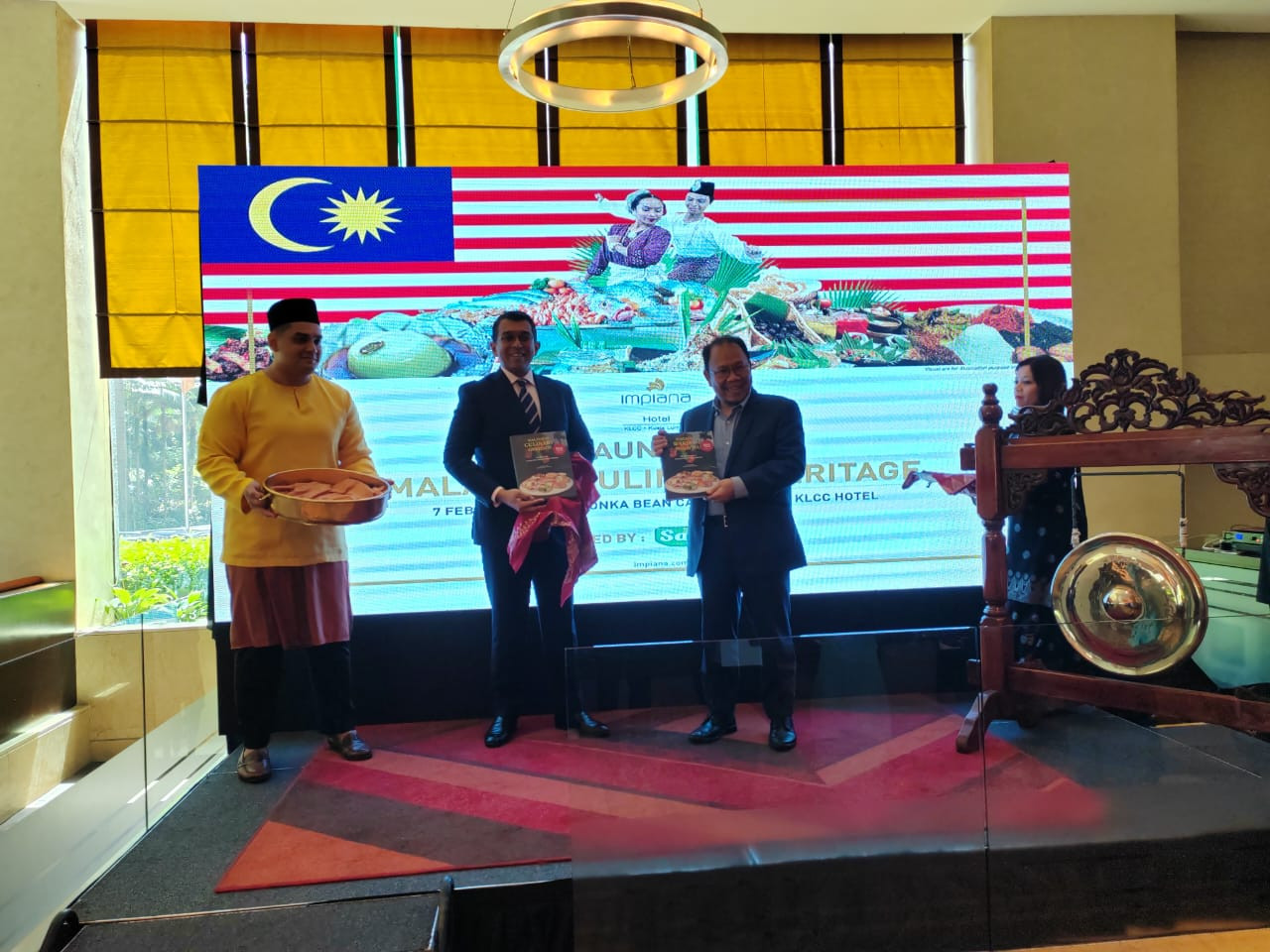 Impiana KLCC Hotel general manager Azvil Aziz (second from left) and Tourism Malaysia director-general Datuk Zainuddin Abdul Wahab during the launch. – Pic courtesy of Impiana KLCC