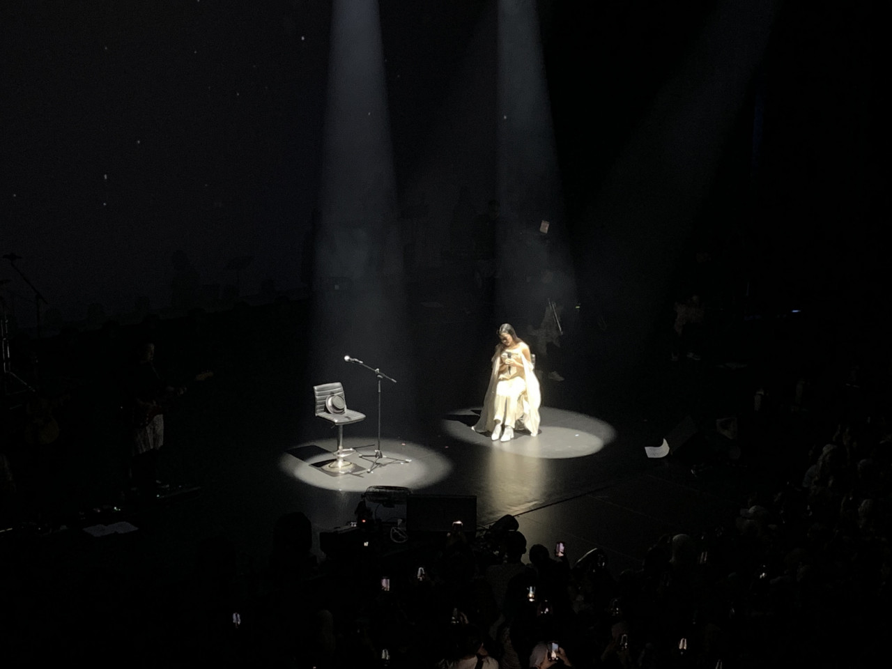 Yura Yunita’s heart-wrenching performance of Cinta dan Rahasia sees her saving a seat on the stage for the late Glenn Fredly. – DIYANAH FATIN AZHAR/The Vibes pic, February 7, 2023