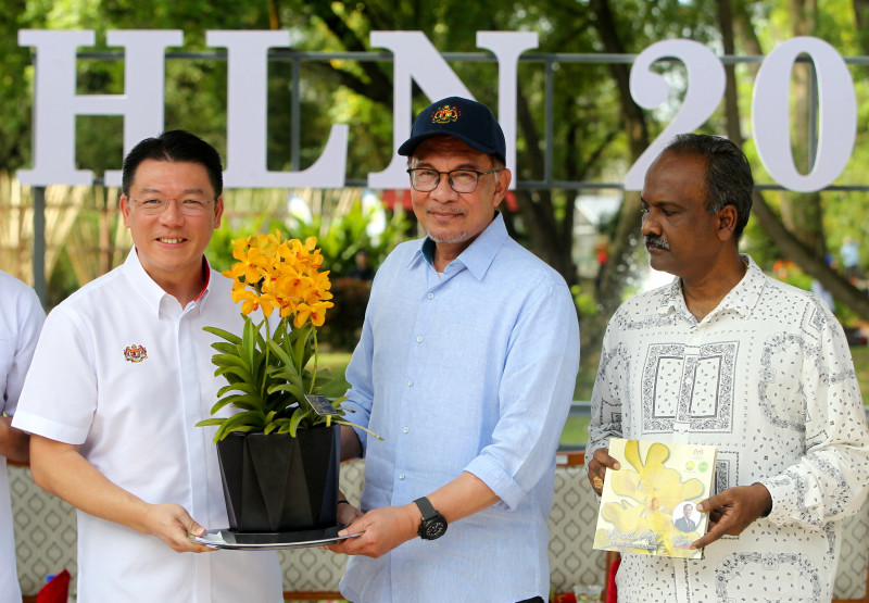 Hybrid orchid named after PM