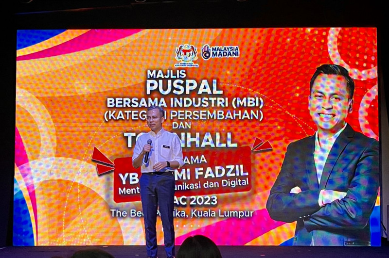 Fahmi holds major town halls with local creatives 