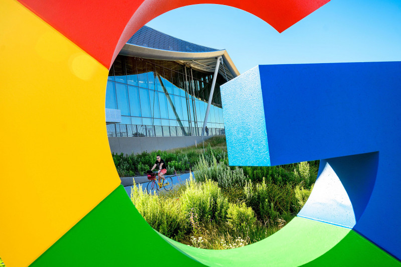 Google lets testers access ChatGPT-style generative AI