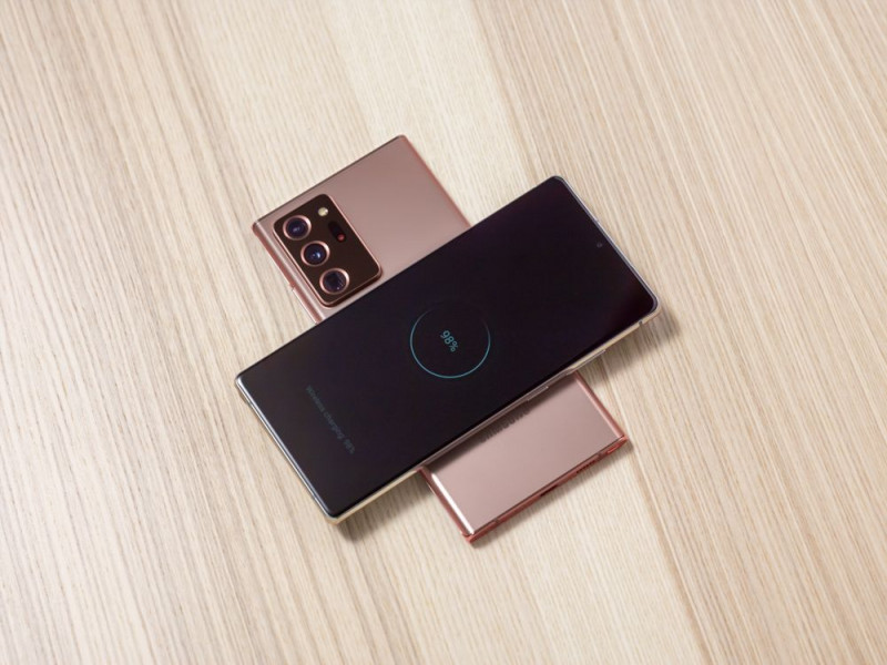 High-end smartphones could soon be makeshift power banks