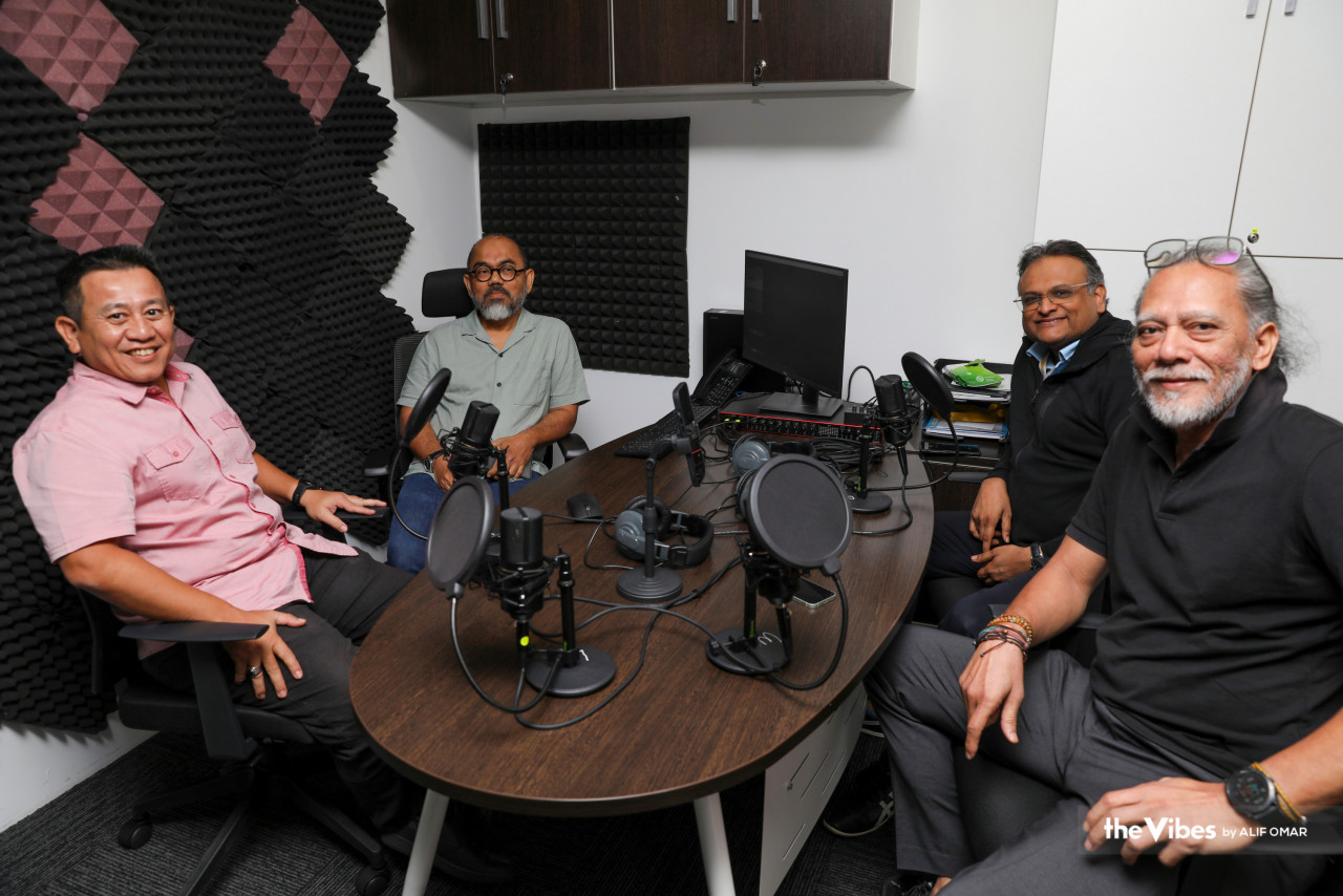 (From left) Tun Faisal with Petra News chief executive Datuk Zainul Arifin Mohamed Isa, editor-in-chief Terence Fernandez and executive director Datuk Ahirudin Attan (aka Rocky Bru) during the recording session recently. – ALIF OMAR/The Vibes pic