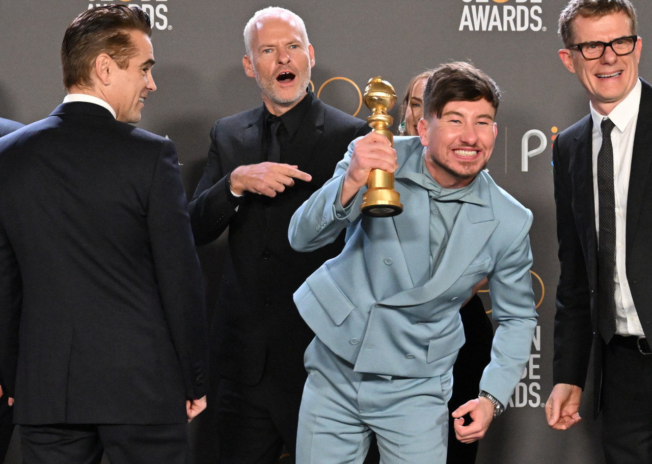 Irish actor Colin Farrell (left), British-Irish director Martin McDonagh (centre) and Irish actor Barry Keoghan (right) pose with the award for Best Musical/Comedy Series for ‘The Banshees of Inisherin’. – AFP pic