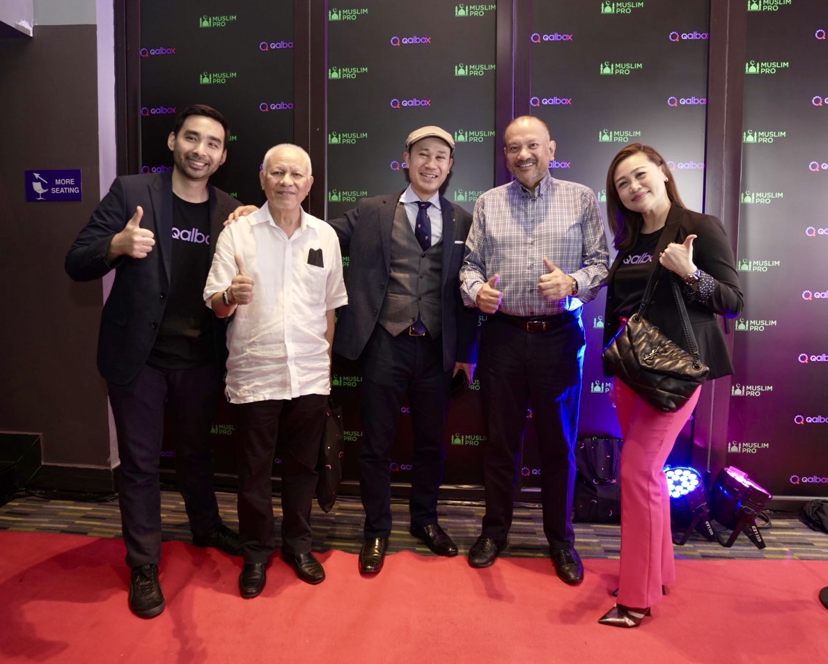 (From left) Nik Emir, Raja Tan Sri Datuk Seri Aman Raja Haji Ahmad, Johan Rozali-Wathooth, Bintang Capital Partners chairman Datuk Seri Tunku Nadzaruddin ibni Almarhum Tuanku Ja'afar al-Haj and Fara during the launch. – Pic courtesy of Qalbox