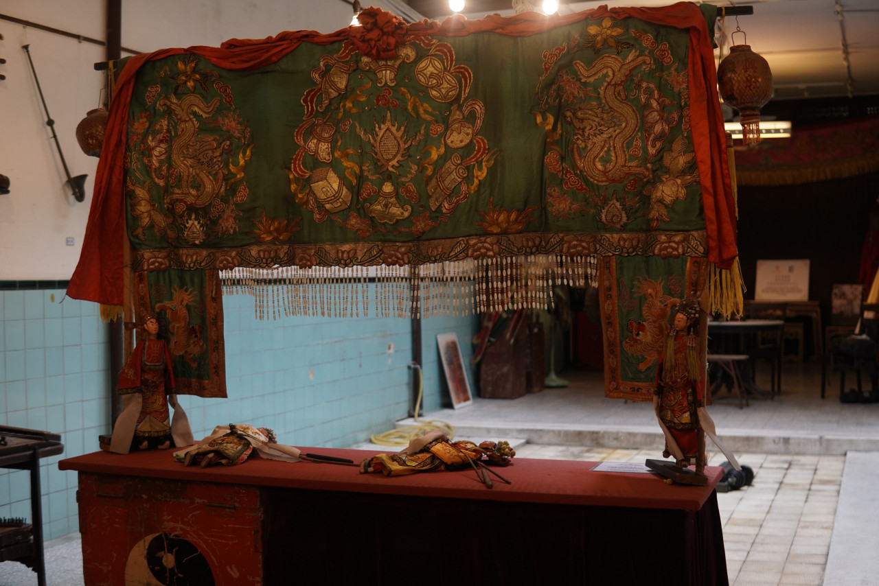 The puppets are controlled by iron rods attached to the back and limbs. – Pic courtesy of Pusaka