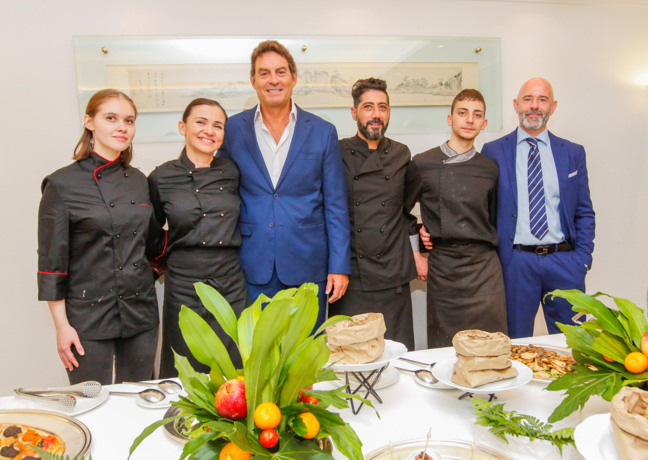 H.E. Massimo Rustico, Ambassador of Italy to Malaysia (third from left) and Italian Trade Commissioner Dr Filippo Fusaro (right) together with the team of chefs from Italy headed by Chef Simone Guglielmo (third from right) from ‘I Rocci di Casciano Barbara’. – Pic courtesy of Italian Embassy KL