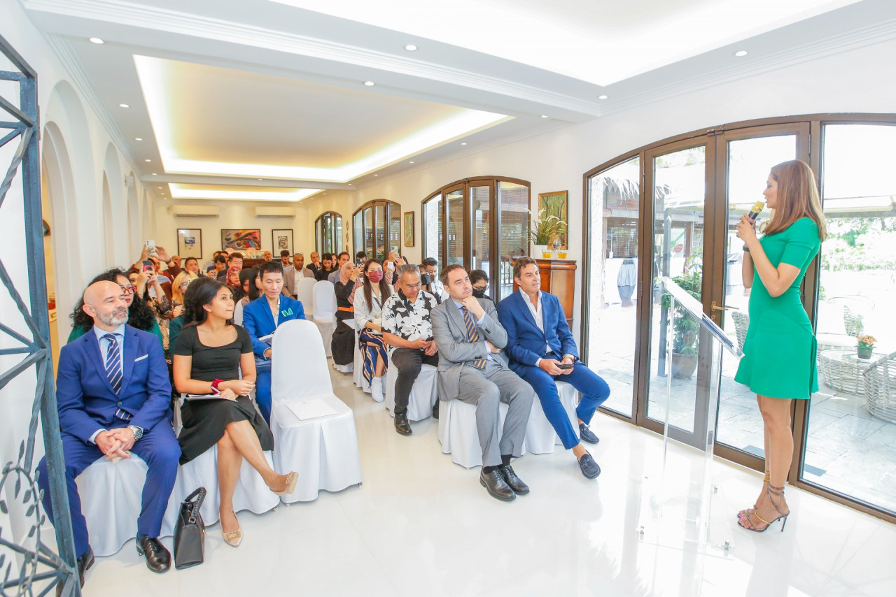 Emcee Kavita Sidhu welcoming media, restaurant owners and Italian product distributors to the launch of the Week of Italian Cuisine in the World 2022 campaign. – Pic courtesy of Italian Embassy KL