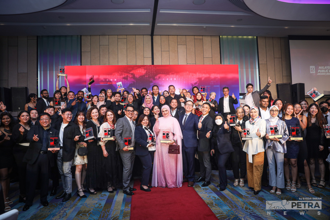 One for the album. Winners of the Malaysia Public Relations Awards (MPRA) 2022. – SYEDA IMRAN/The Vibes pic