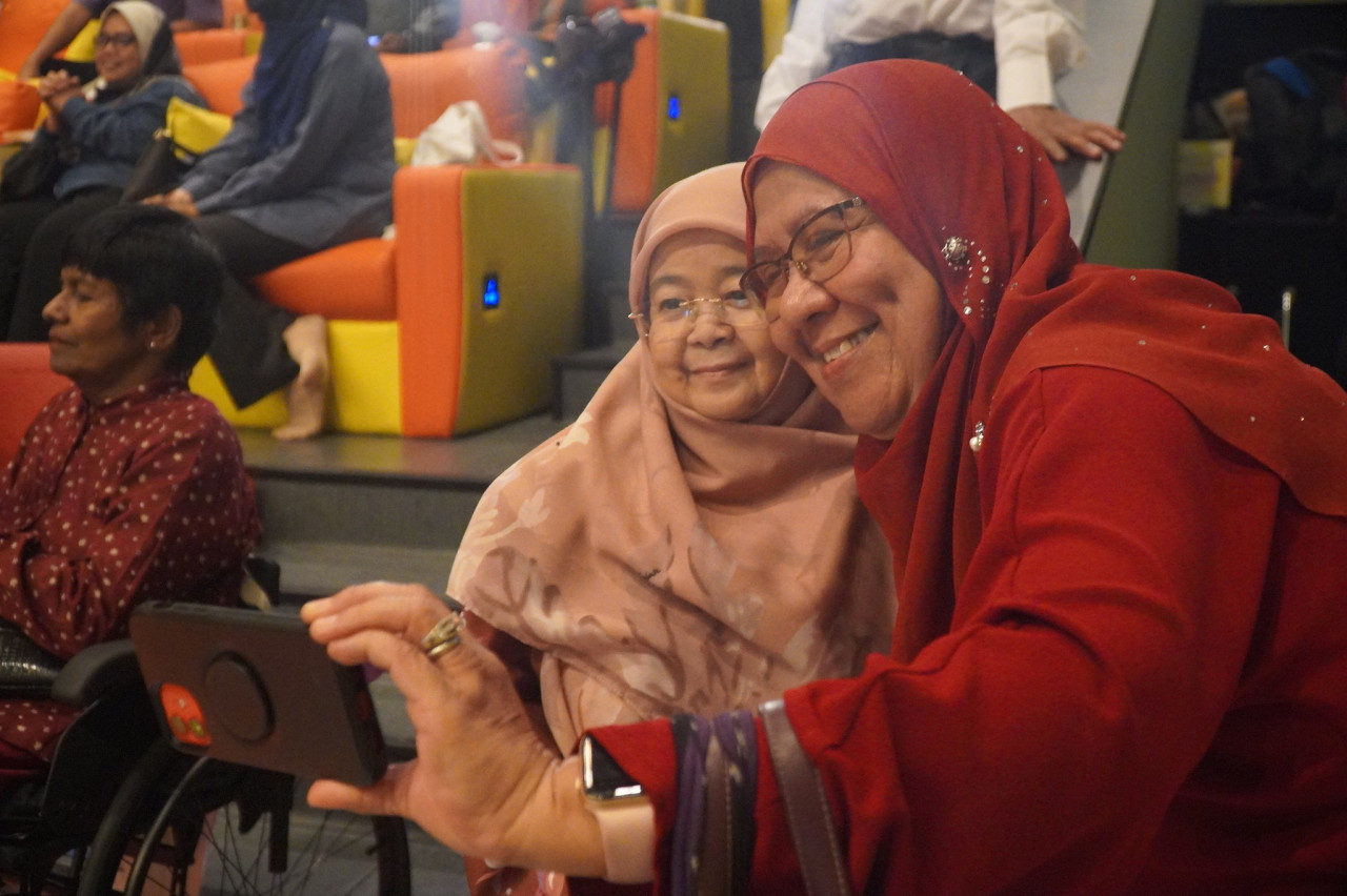 (Above and below) The event was well-received with a full hall attendance. – Pic courtesy of Suhakam