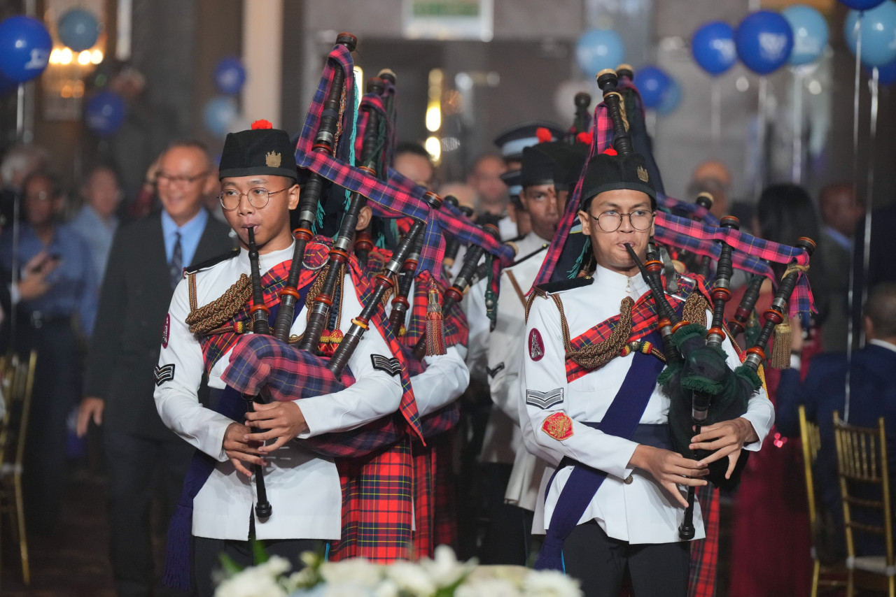 Victoria Institution Cadet Corp Pipers and Drummers kicked started the night with a tune of Scotland the Brave. – Pic courtesy of Vioba