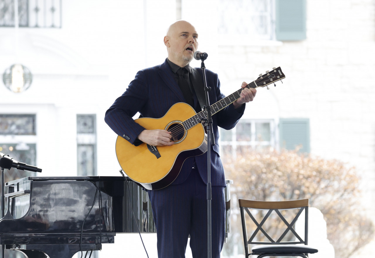 Billy Corgan performs onstage at the public memorial for Lisa Marie Presley. – AFP pic 