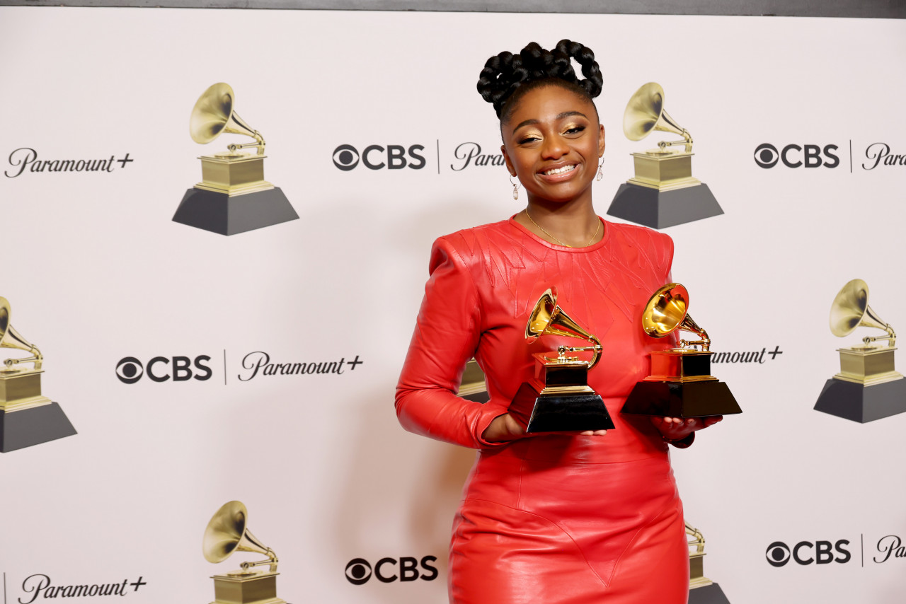 Samara Joy ,winner of Best New Artist and Best Jazz Vocal Album for ‘Linger Awhile’, poses in the press room. – AFP pic