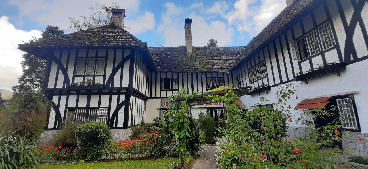 Ye Olde' Smokehouse is now a modern Tudor-styled hotel resort that offers English-styled ambiance and country cuisine in the ambiance of its old-world charm. – Pic courtesy of Ye Olde Smokehosue