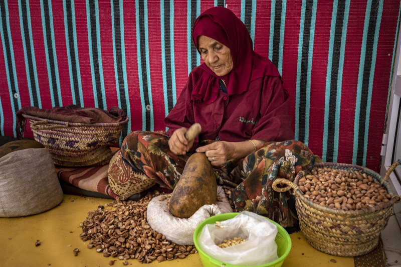 Shunned by youth, Morocco cosmetic oil craft faces uncertain future