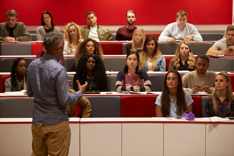 Should the climate crisis be a required course in university?