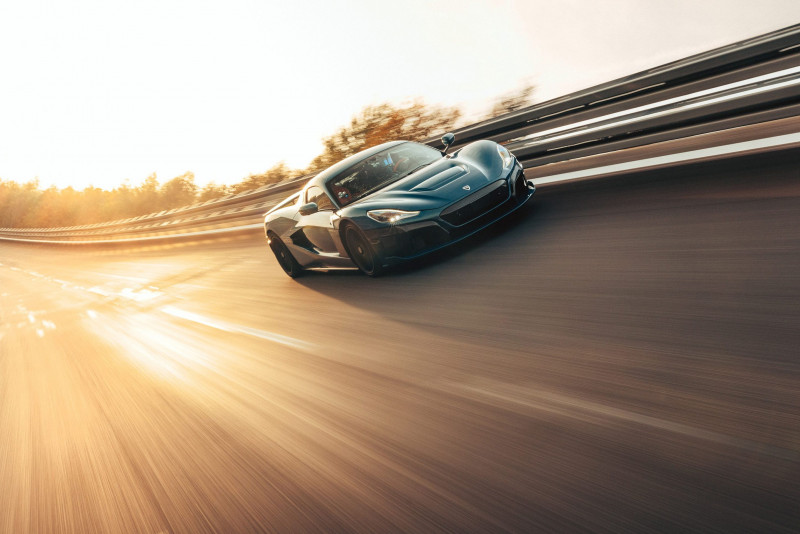 The fastest electric car in the world speeds past 400km/h