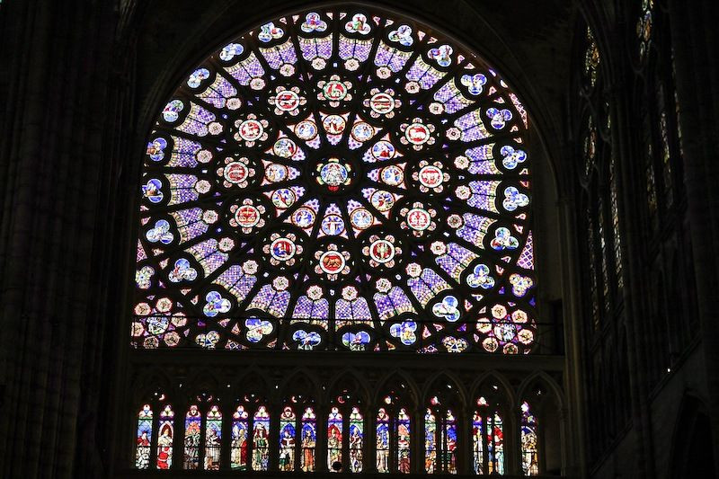 Light returns to the stained glass of the Saint-Denis Basilica