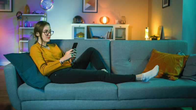 Average time spent online in 2022 shows biggest dip in a decade