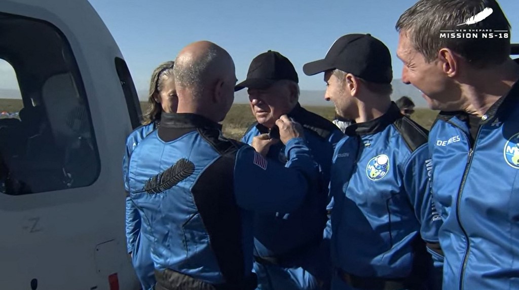 Blue Origin founder Jeff Bezos awards New Shepard NS-18 mission crew member ‘Star Trek’ actor, William Shatner with a pin after the crew landed on October 13, 2021, in the West Texas region, 40km north of Van Horn. – Blue origin screen grab/AFP file pic