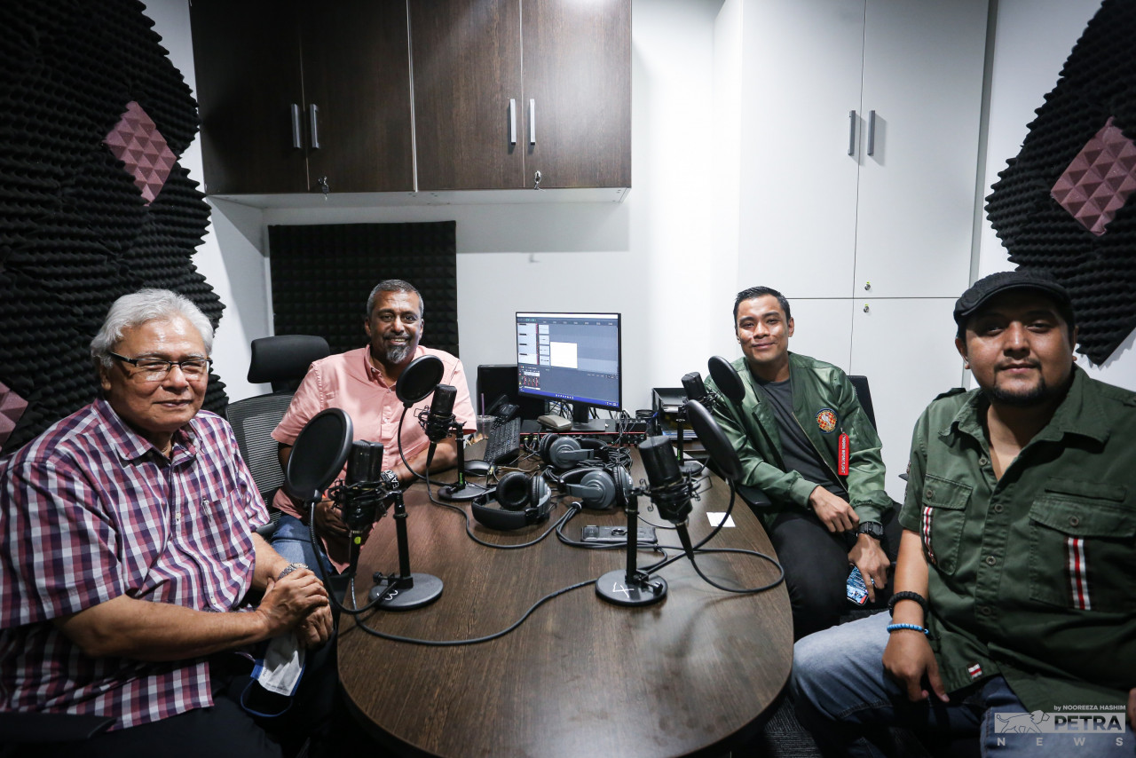 (From) Datuk Kamil Othman, Manvir Victor, Nas-T and Zulkarnain during the recording. – NOOREZA HASHIM/The Vibes pic