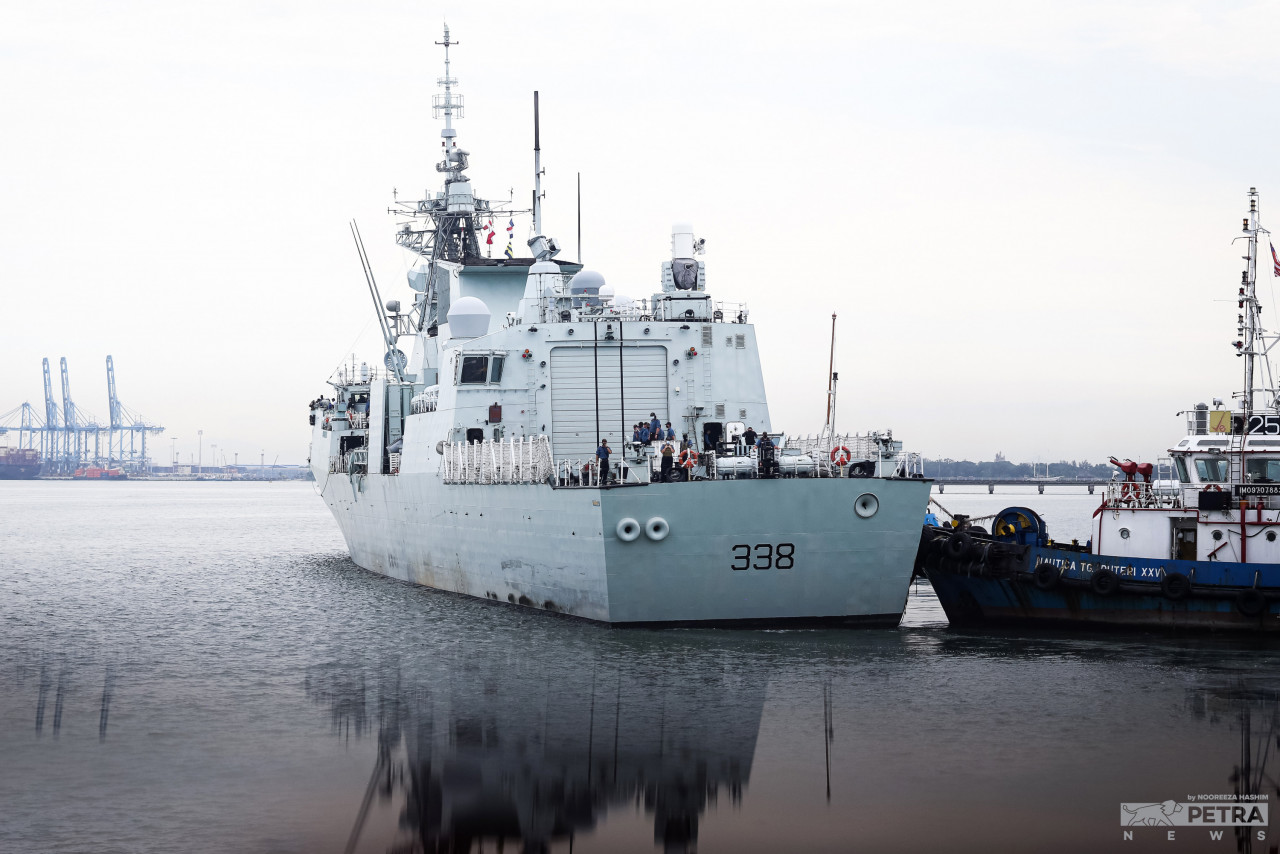 The Vibes Culture & Lifestyle joins in on the departure ceremony at Port Klang of the Halifax-class frigate that has served in the Royal Canadian Navy since 1996. – NOOREEZA HASHIM/The Vibes pic