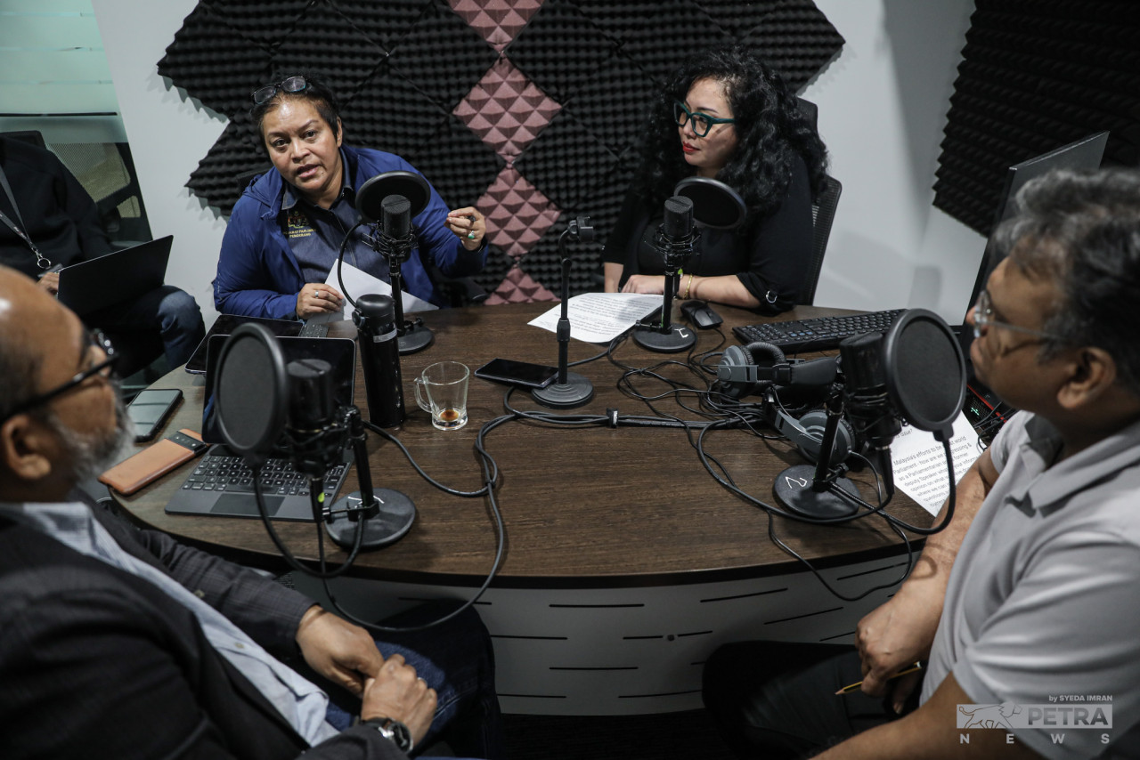 (From left) PETRA News chief executive Datuk Zainul Arifin Mohamed Isa, Azalina, culture and lifestyle editor Shazmin Shamsuddin and editor-in-chief Terence Fernandez during the recording. – SYEDA IMRAN/The Vibes pic 