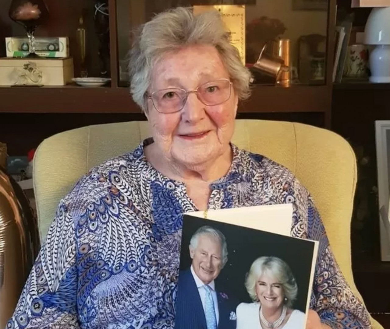 Veteran Ruth Park-Pearson with her card. – Facebook pic